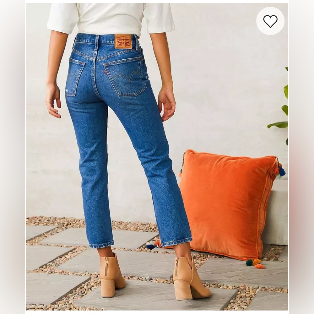 Levi’s Women’s High Rise Straight Leg Cropped Distressed Jeans Button Fly 28 - Picture 2 of 14